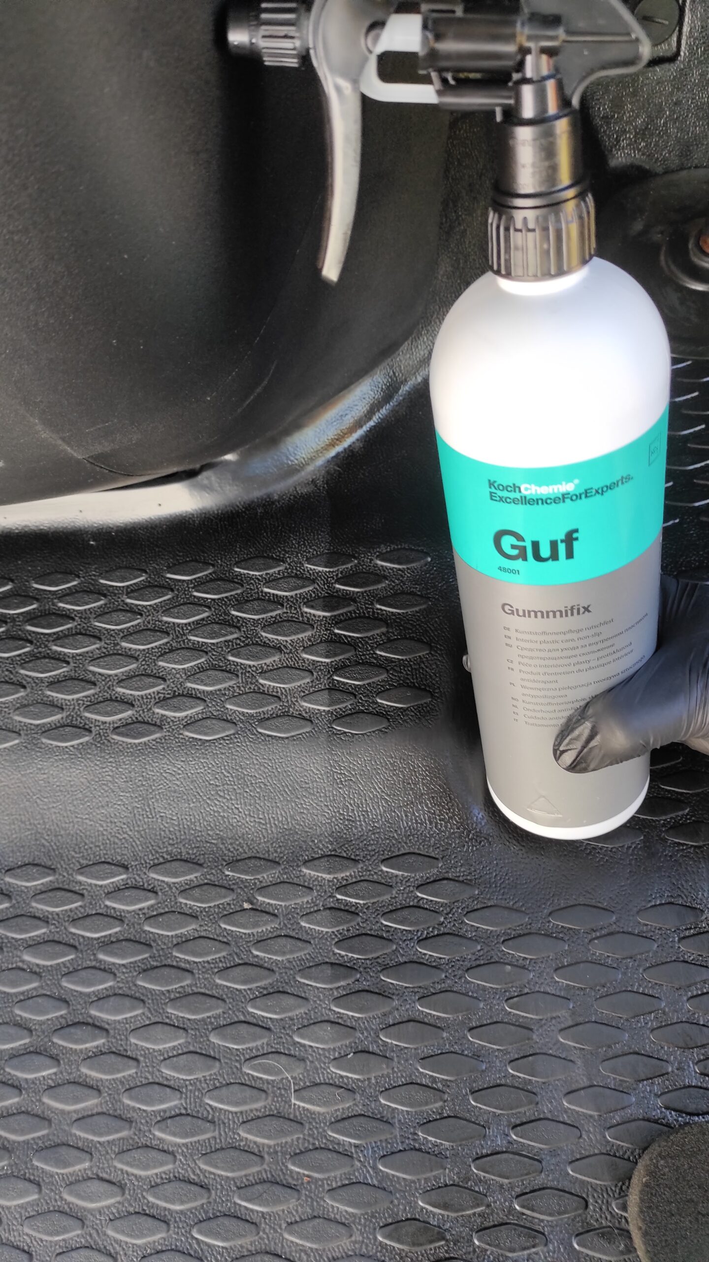 Czyszczenia wnętrza w kabinie lawety Iveco