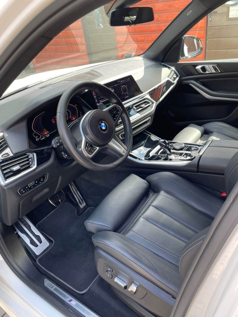 Czyszczenie tapicerki skórzanej w BMW X5 M